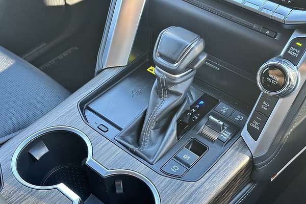 2023 Toyota Landcruiser Sahara FJA300R