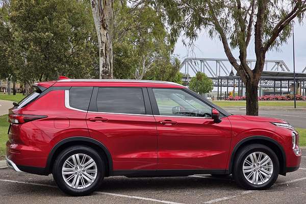 2024 Mitsubishi Outlander LS ZM