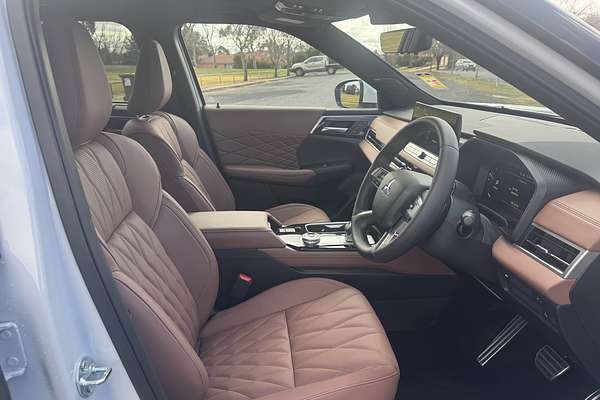 2025 Mitsubishi Outlander Exceed Tourer ZM