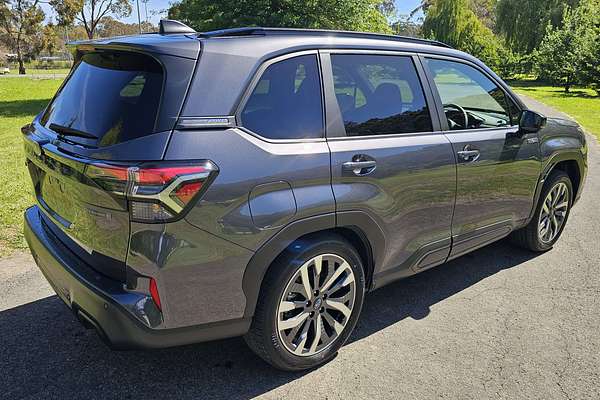 2025 Subaru Forester Hybrid Touring S6