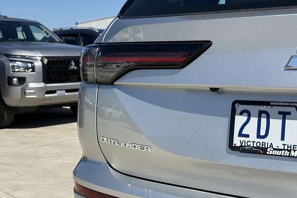 2025 Mitsubishi Outlander ES ZM