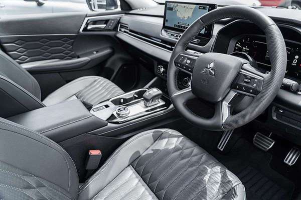 2025 Mitsubishi Outlander Exceed ZM AWD