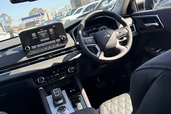 2025 Mitsubishi Outlander PHEV Exceed ZM