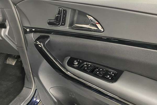 2025 Mahindra XUV700 AX7L
