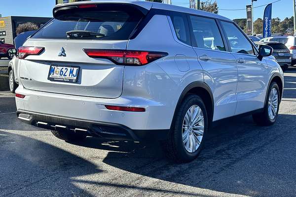 2022 Mitsubishi Outlander ES ZM