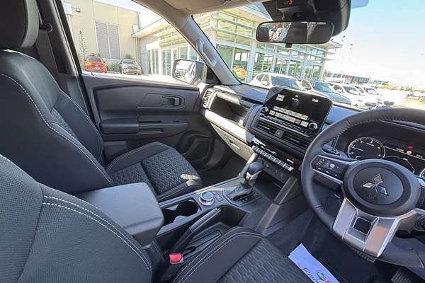 2025 Mitsubishi Triton GLX-R MV 4X4