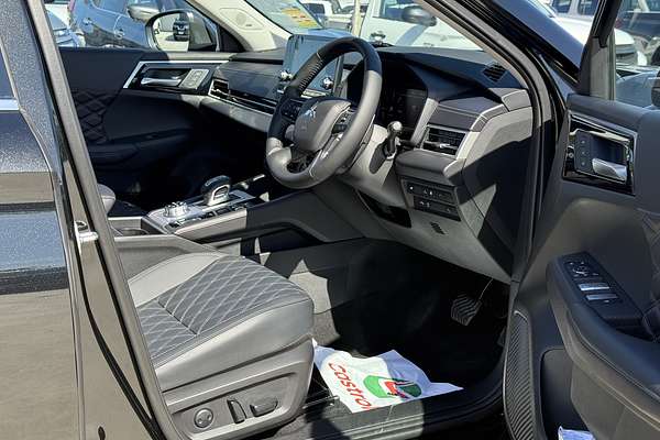 2025 Mitsubishi Outlander PHEV Exceed ZM