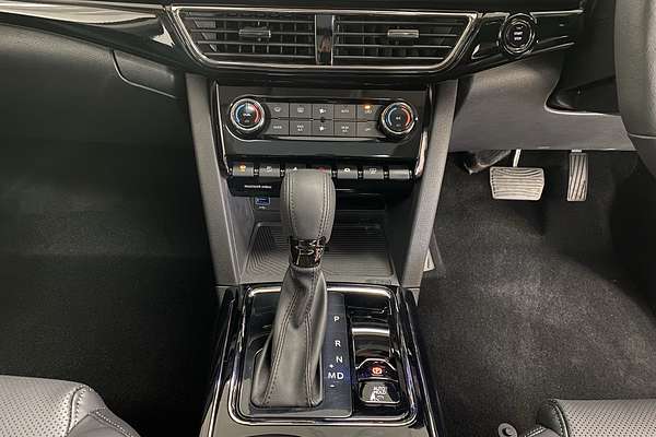 2025 Mahindra XUV700 AX7L
