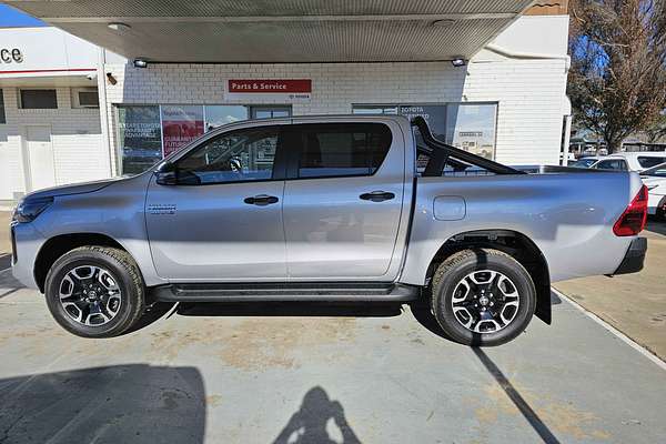 2025 Toyota Hilux SR5 GUN126R 4X4