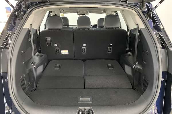 2025 Mahindra XUV700 AX7L