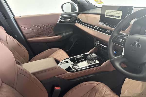 2025 Mitsubishi Outlander Exceed Tourer ZM