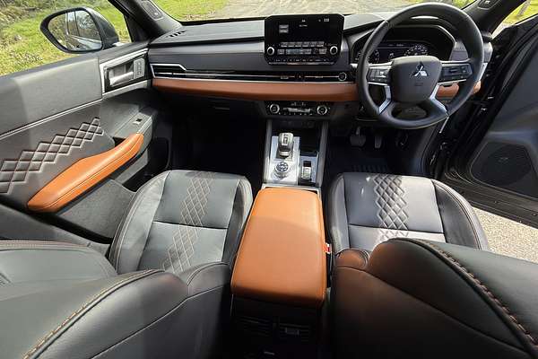 2024 Mitsubishi Outlander Exceed ZM