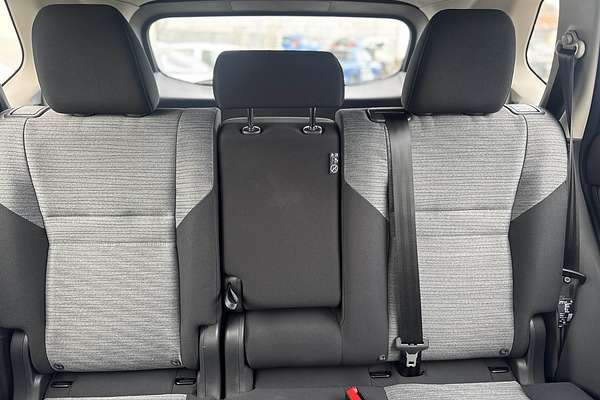 2025 Nissan X-TRAIL ST T33