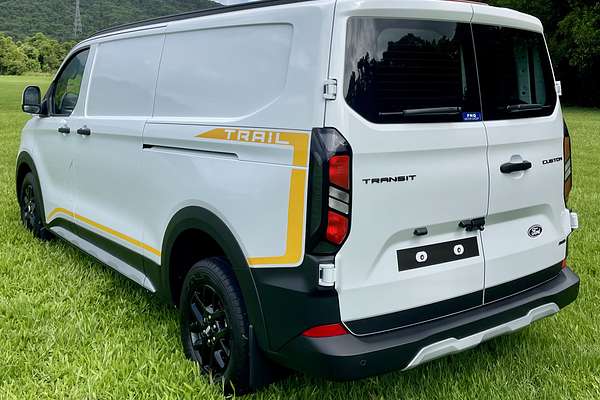 2025 Ford Transit Custom Trail