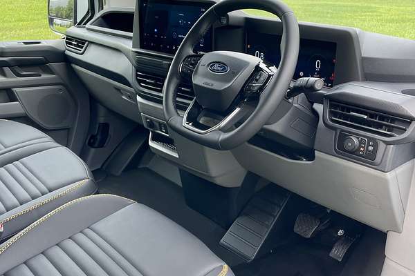 2025 Ford Transit Custom Trail