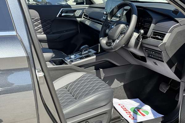 2025 Mitsubishi Outlander PHEV Exceed ZM