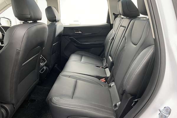 2025 Mahindra XUV700 AX7L