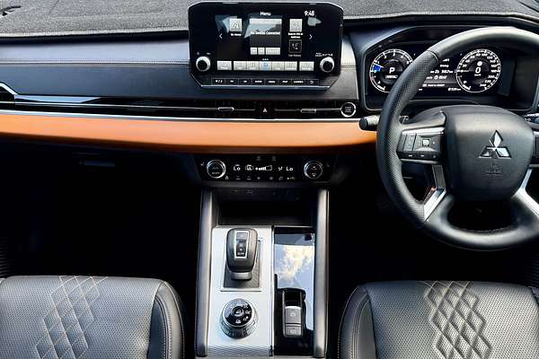2023 Mitsubishi Outlander Exceed ZM