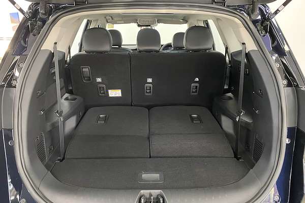 2025 Mahindra XUV700 AX7L