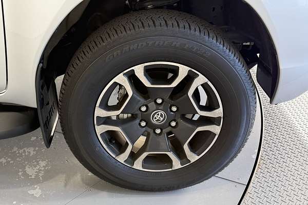 2024 Toyota Hilux SR5 48V GUN126R 4X4