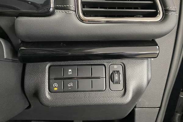 2025 Mahindra XUV700 AX7L