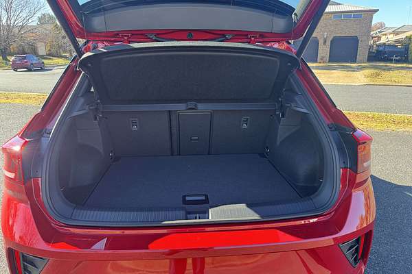 2025 Volkswagen T-Roc 140TSI R-Line D11