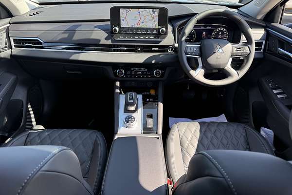 2025 Mitsubishi Outlander PHEV Exceed ZM