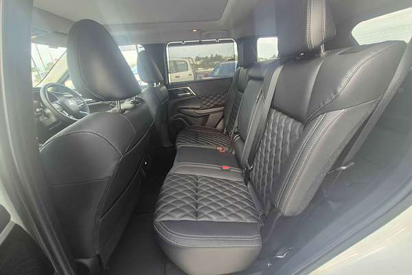 2023 Mitsubishi Outlander Exceed ZM