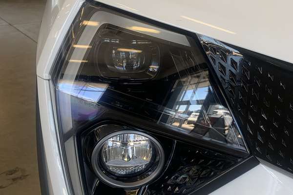 2025 Mahindra XUV3XO