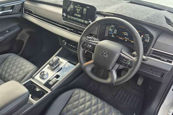 2023 Mitsubishi Outlander Exceed ZM