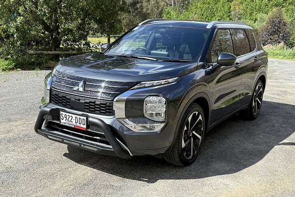 2024 Mitsubishi Outlander Exceed ZM