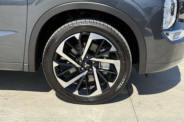 2025 Mitsubishi Outlander PHEV Exceed ZM