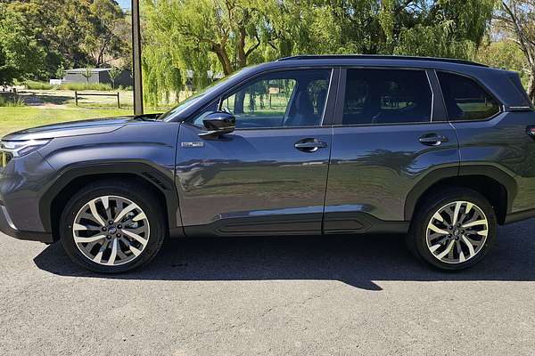 2025 Subaru Forester Hybrid Touring S6