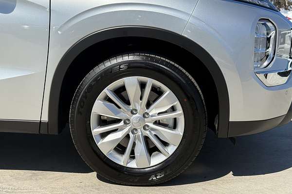 2025 Mitsubishi Outlander ES ZM