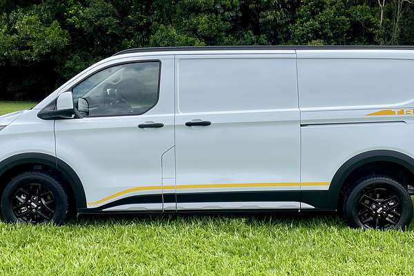 2025 Ford Transit Custom Trail