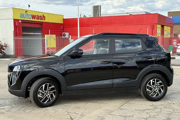 2025 Mahindra XUV3XO AX5L