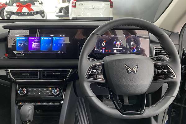 2025 Mahindra XUV700 AX7L