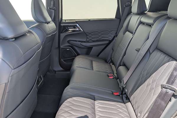 2025 Mitsubishi Outlander Exceed ZM