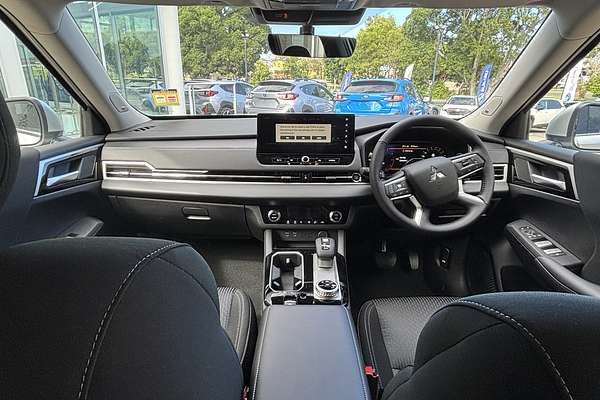2025 Mitsubishi Outlander LS ZM