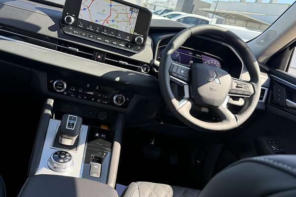 2025 Mitsubishi Outlander PHEV Exceed ZM