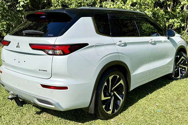 2023 Mitsubishi Outlander Exceed ZM