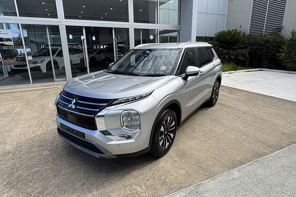 2025 Mitsubishi Outlander LS ZM