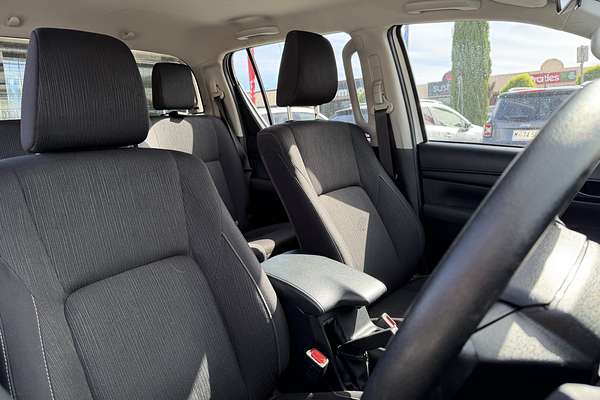 2025 Toyota Hilux SR GUN126R 4X4