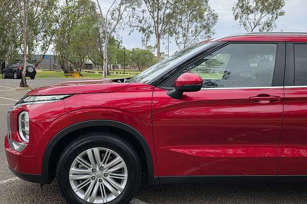 2024 Mitsubishi Outlander LS ZM