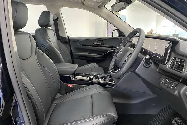 2025 Mahindra XUV700 AX7L