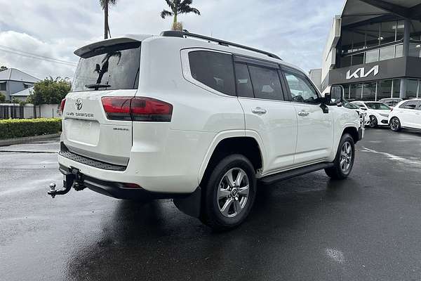 2022 Toyota Landcruiser Sahara FJA300R