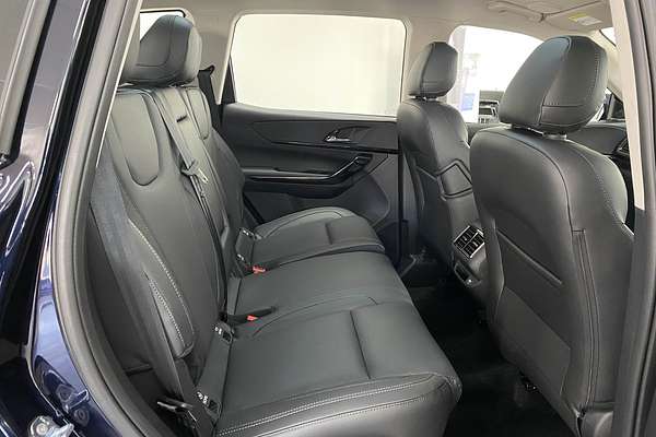 2025 Mahindra XUV700 AX7L
