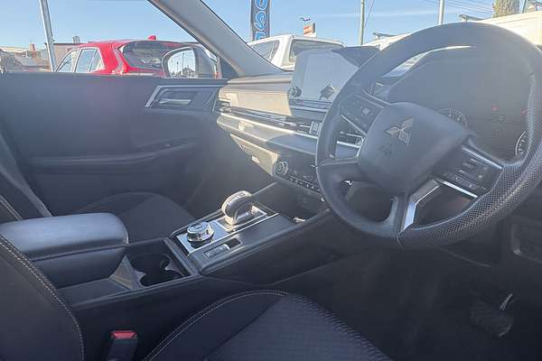 2022 Mitsubishi Outlander ES ZM