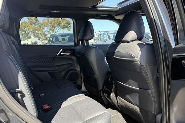 2025 Mitsubishi Outlander PHEV GSR ZM