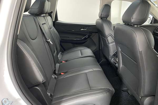 2025 Mahindra XUV700 AX7L
